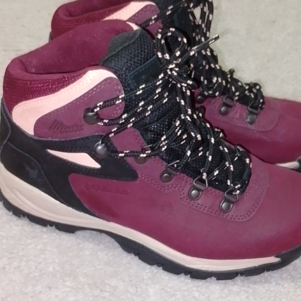 New (No Tags) Columbia Women’s Newton Ridge Plus Waterproof Hiking Boots